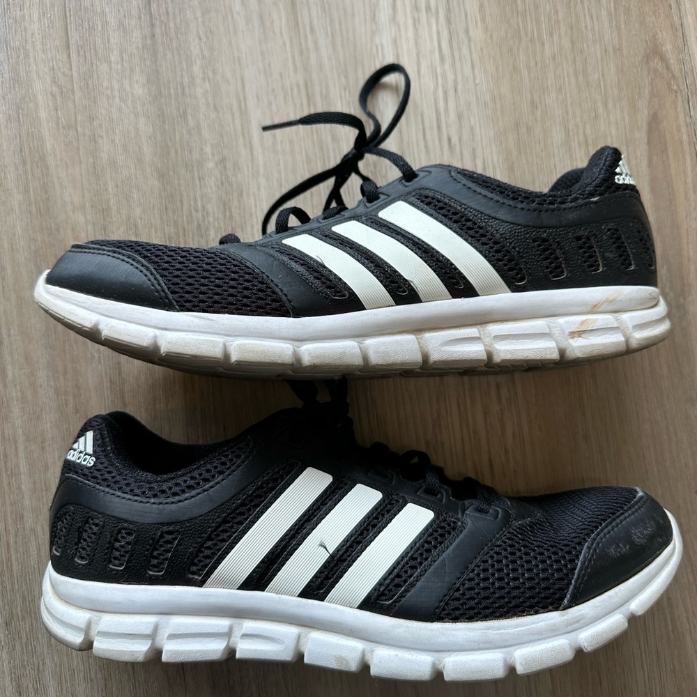 adidas men’s Black and White Men's Low-Top Sneakers size 11